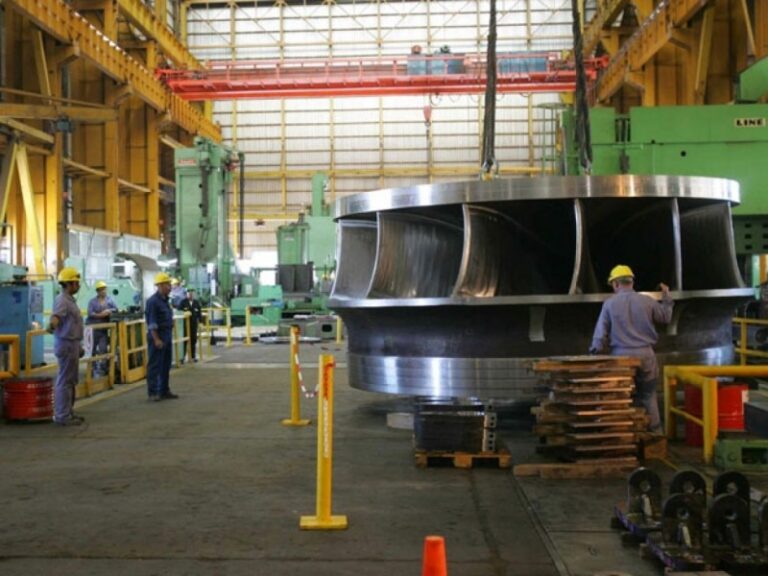 Aún privatizada, IMPSA adeuda sueldos y parte del aguinaldo a sus trabajadores