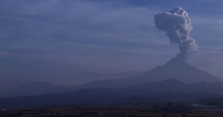 El Popo lanza 38 exhalaciones en 24 hrs, según monitoreo