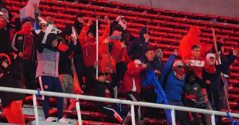 La Justicia trabaja para identificar a los barras de Independiente que agredieron a los hinchas chilenos y ya hay dos detenidos