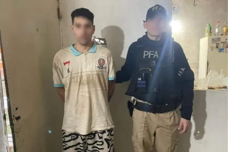Detuvieron a un integrante de la barra de Newells vinculado a un ataque armado