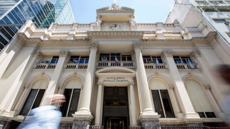 Dólar bajo control: el BCRA marca su límite y el FMI no está conforme