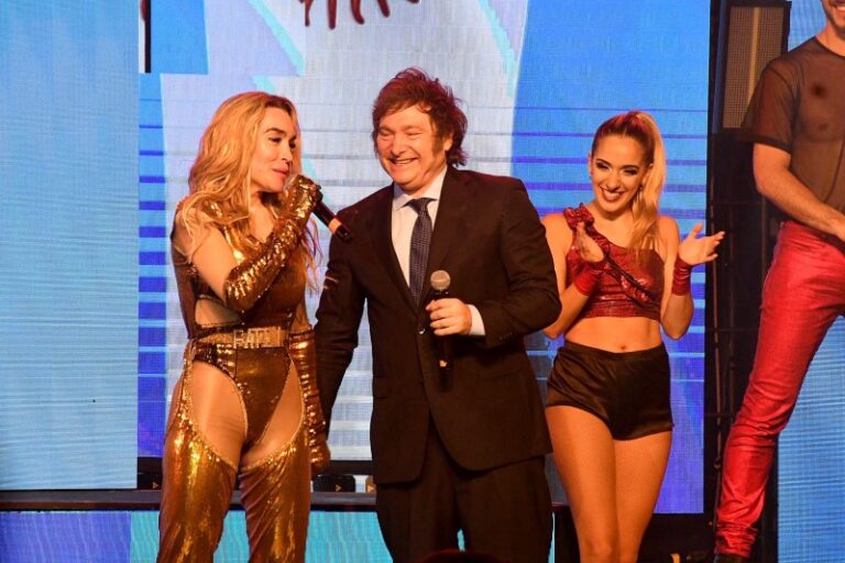 Estupor en el gobierno porque Milei se va a Las Vegas a ver a Fátima en medio de la crisis de las coimas y el dólar