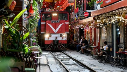 Turismo en Vietnam: la polémica Calle del tren que atrae a miles de visitantes